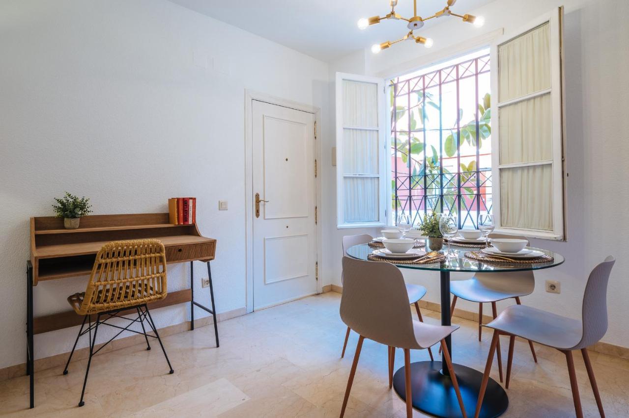 Lirio Suite Apartment - Private Parking Included Siviglia Esterno foto