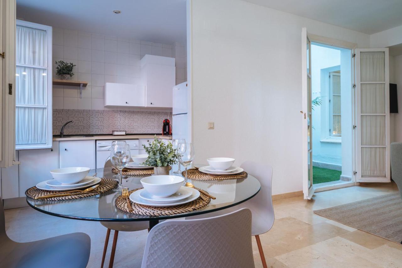 Lirio Suite Apartment - Private Parking Included Siviglia Esterno foto