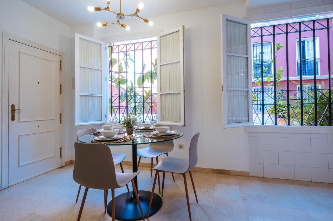 Lirio Suite Apartment - Private Parking Included Siviglia Esterno foto