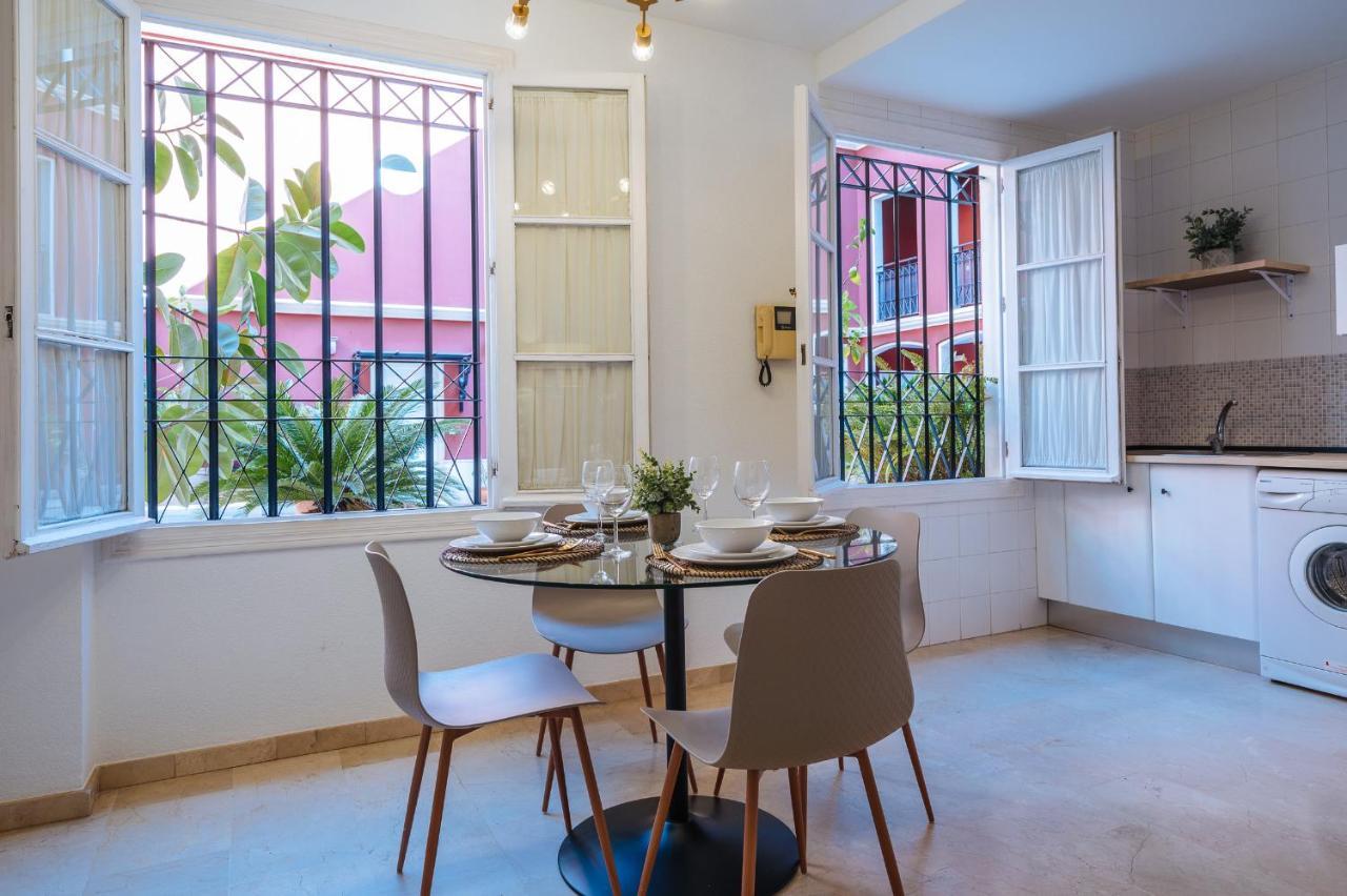 Lirio Suite Apartment - Private Parking Included Siviglia Esterno foto